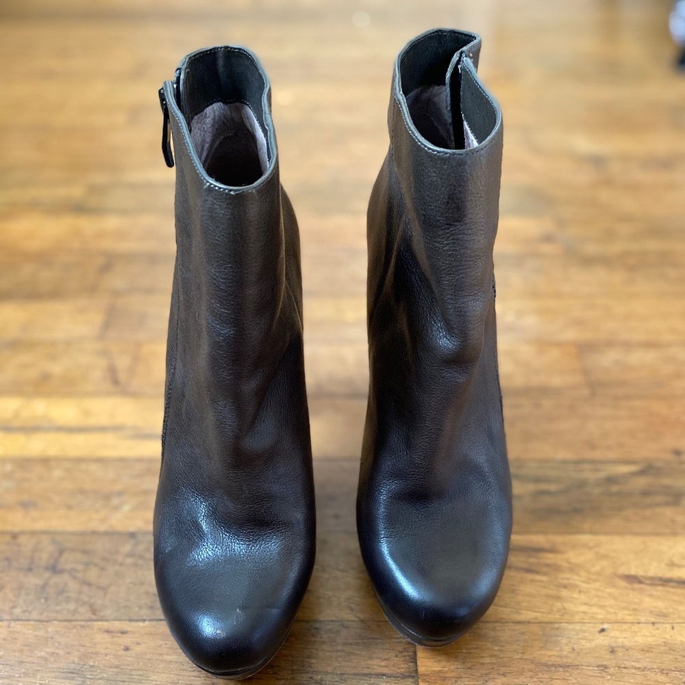 Vince Camuto 5.5-6inch Platform Booties Size 10